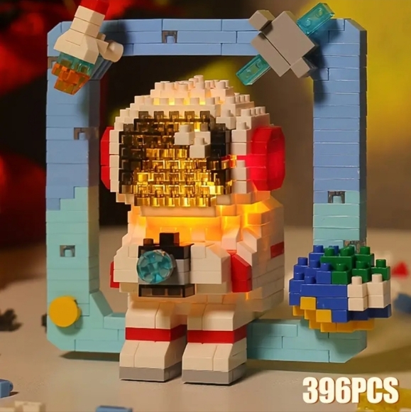 396pcs Astronaut Building Block Set - Micro Grain Building Block Suit With Light - Picture 2 of 5
